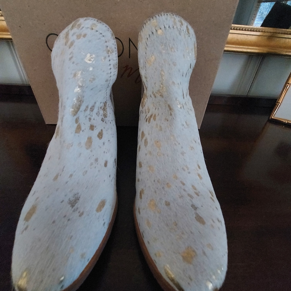 Coconuts by Matisse Pronto Gold, white and gold boots, size 7.5,